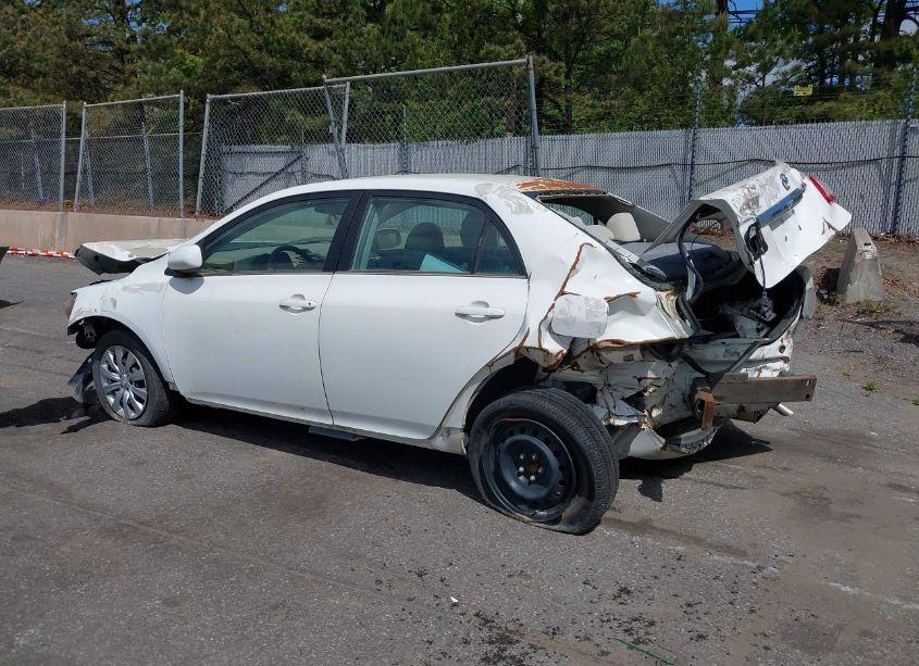 Photo 3 of 2013 Toyota Corolla LE (VIN 5YFBU4EE1DP172803)