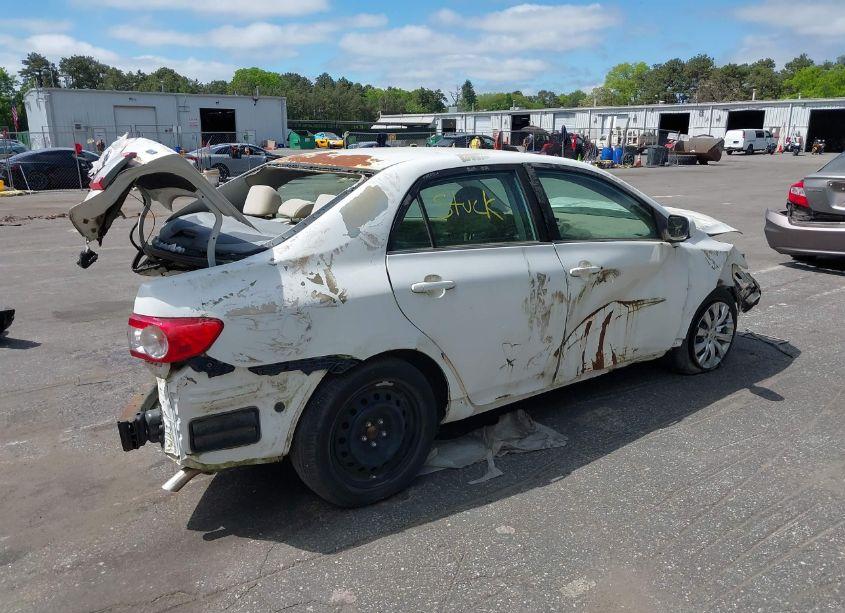 Photo 4 of 2013 Toyota Corolla LE (VIN 5YFBU4EE1DP172803)