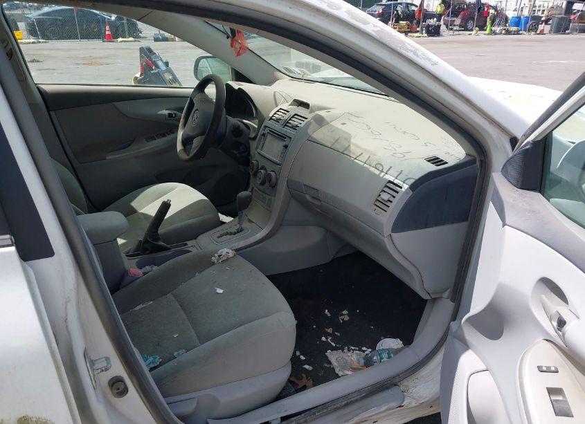 Photo 5 of 2013 Toyota Corolla LE (VIN 5YFBU4EE1DP172803)