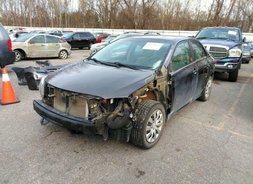 Photo 2 of 2013 Toyota Corolla LE (VIN 5YFBU4EE1DP199502)