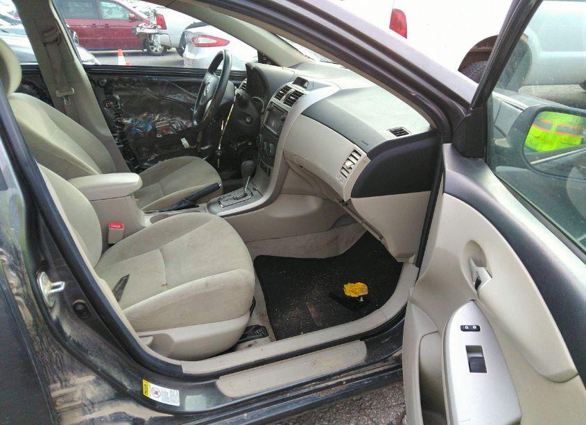 Photo 5 of 2013 Toyota Corolla LE (VIN 5YFBU4EE1DP199502)