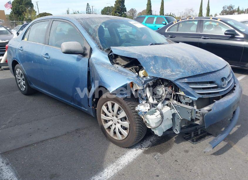 2013 Toyota Corolla LE (VIN 5YFBU4EE1DP210157) main photo