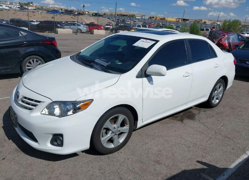 Photo 2 of 2013 Toyota Corolla LE (VIN 5YFBU4EE2DP079157)