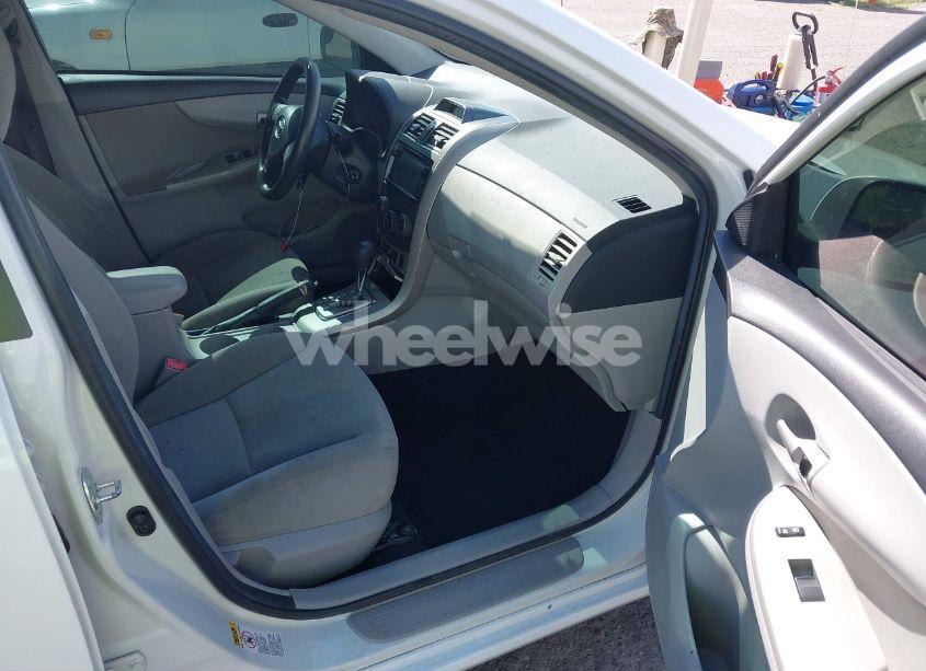 Photo 5 of 2013 Toyota Corolla LE (VIN 5YFBU4EE2DP079157)