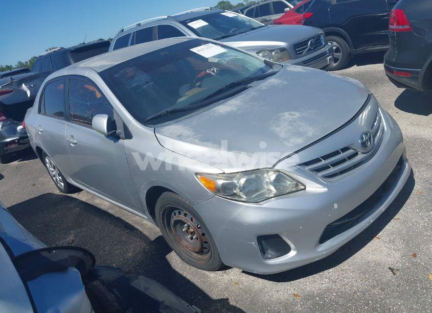 2013 Toyota Corolla LE (VIN 5YFBU4EE2DP080132) main photo