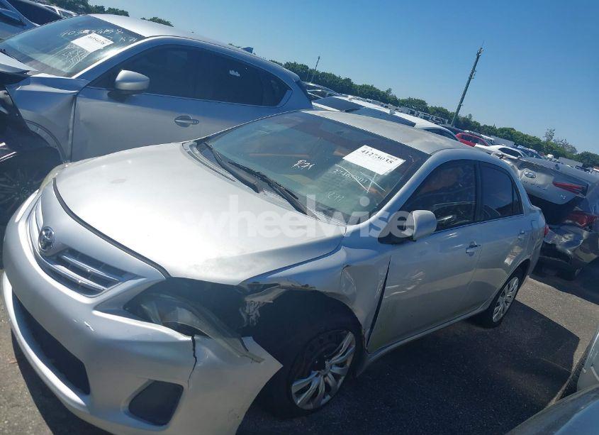 Photo 14 of 2013 Toyota Corolla LE (VIN 5YFBU4EE2DP080132)