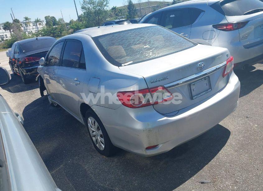 Photo 3 of 2013 Toyota Corolla LE (VIN 5YFBU4EE2DP080132)