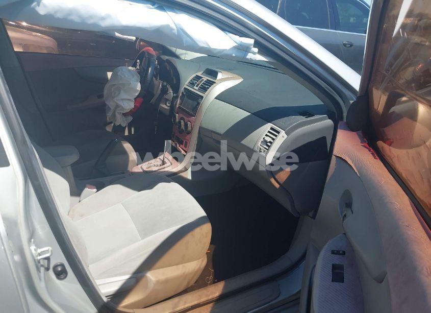 Photo 5 of 2013 Toyota Corolla LE (VIN 5YFBU4EE2DP080132)