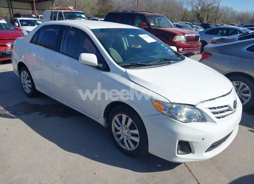 2013 Toyota Corolla LE (VIN 5YFBU4EE2DP086304) main photo