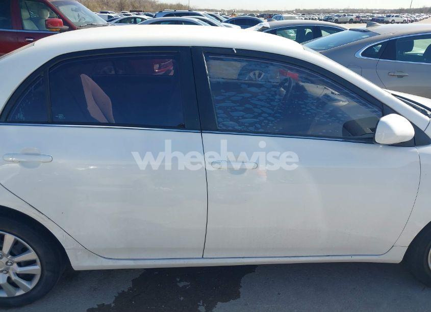 Photo 13 of 2013 Toyota Corolla LE (VIN 5YFBU4EE2DP086304)