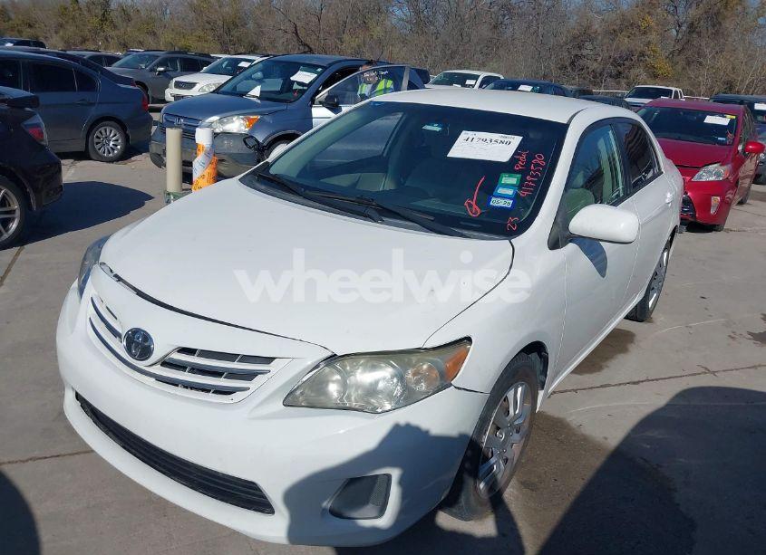 Photo 2 of 2013 Toyota Corolla LE (VIN 5YFBU4EE2DP086304)