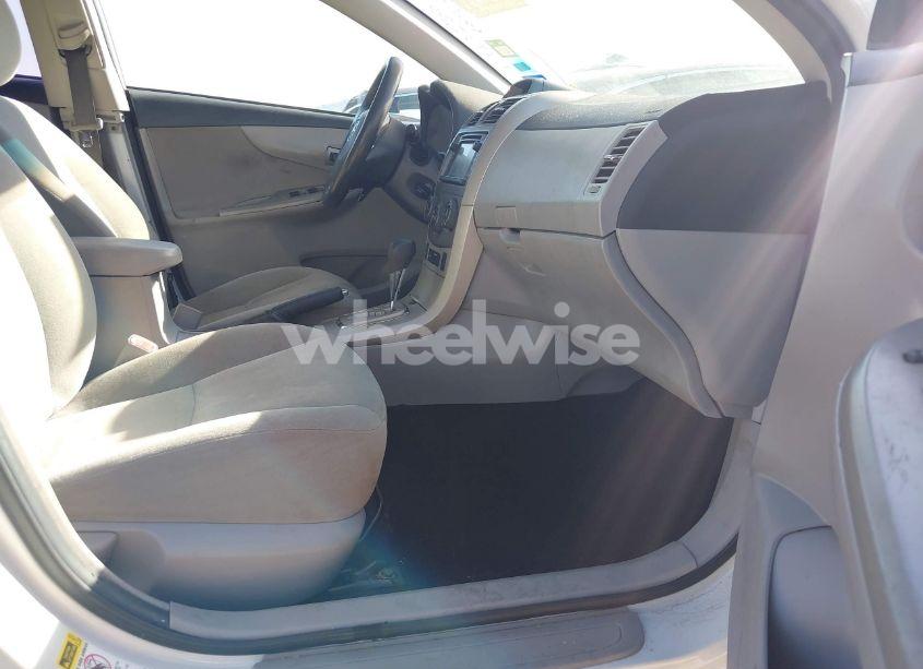 Photo 5 of 2013 Toyota Corolla LE (VIN 5YFBU4EE2DP086304)