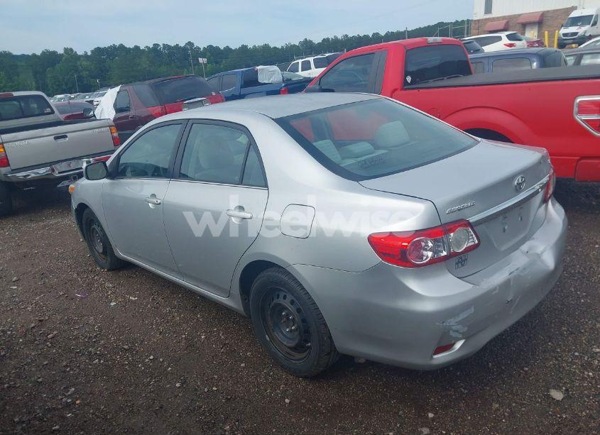 Photo 3 of 2013 Toyota Corolla LE (VIN 5YFBU4EE2DP095133)