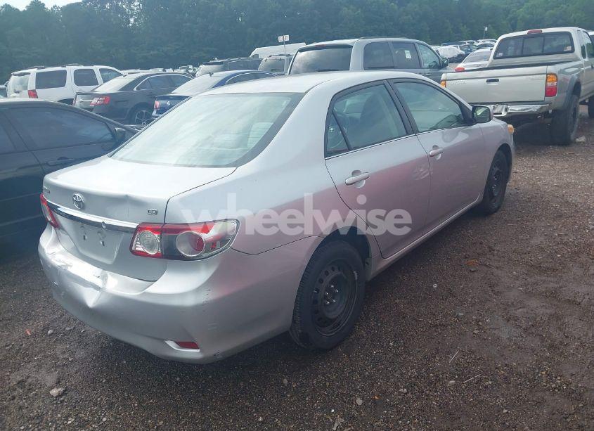 Photo 4 of 2013 Toyota Corolla LE (VIN 5YFBU4EE2DP095133)