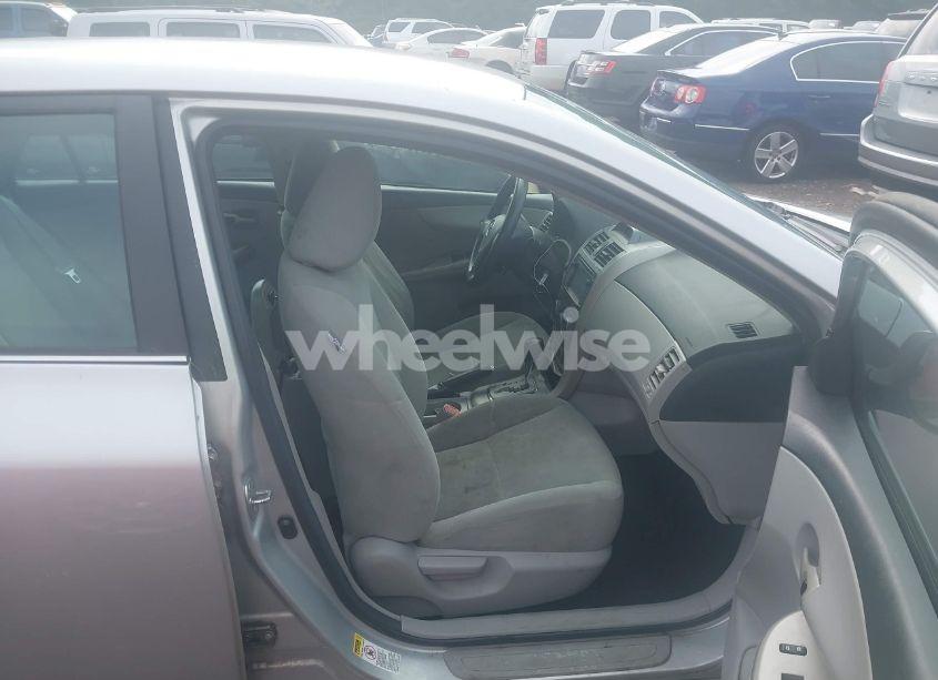 Photo 5 of 2013 Toyota Corolla LE (VIN 5YFBU4EE2DP095133)