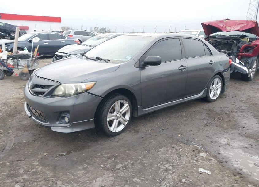 Photo 2 of 2013 Toyota Corolla S (VIN 5YFBU4EE2DP121150)