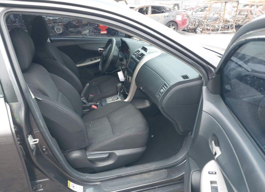 Photo 5 of 2013 Toyota Corolla S (VIN 5YFBU4EE2DP121150)