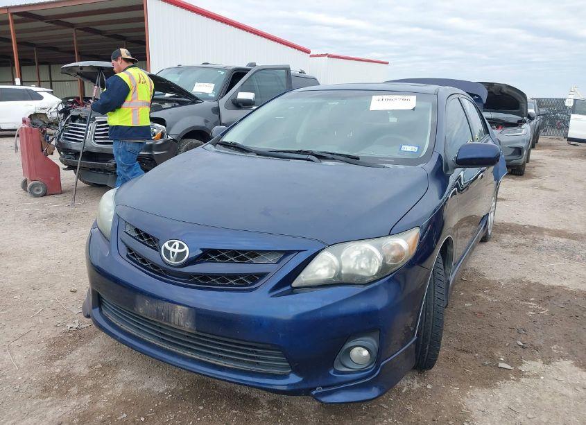 Photo 2 of 2013 Toyota Corolla S (VIN 5YFBU4EE2DP124792)