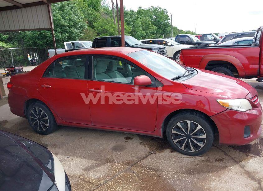 Photo 13 of 2013 Toyota Corolla LE (VIN 5YFBU4EE2DP128129)
