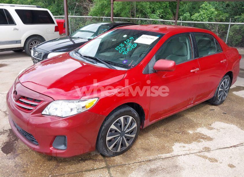 Photo 2 of 2013 Toyota Corolla LE (VIN 5YFBU4EE2DP128129)