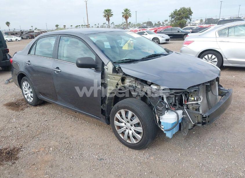 2013 Toyota Corolla LE (VIN 5YFBU4EE2DP152074) main photo