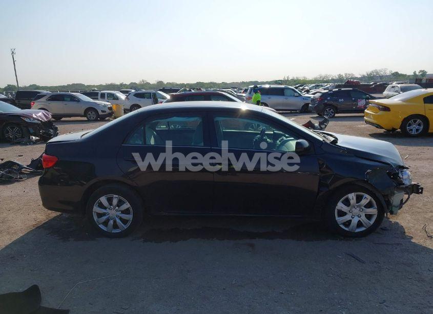 Photo 13 of 2013 Toyota Corolla LE (VIN 5YFBU4EE2DP156285)
