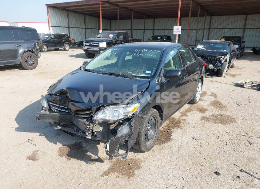 Photo 2 of 2013 Toyota Corolla LE (VIN 5YFBU4EE2DP156285)