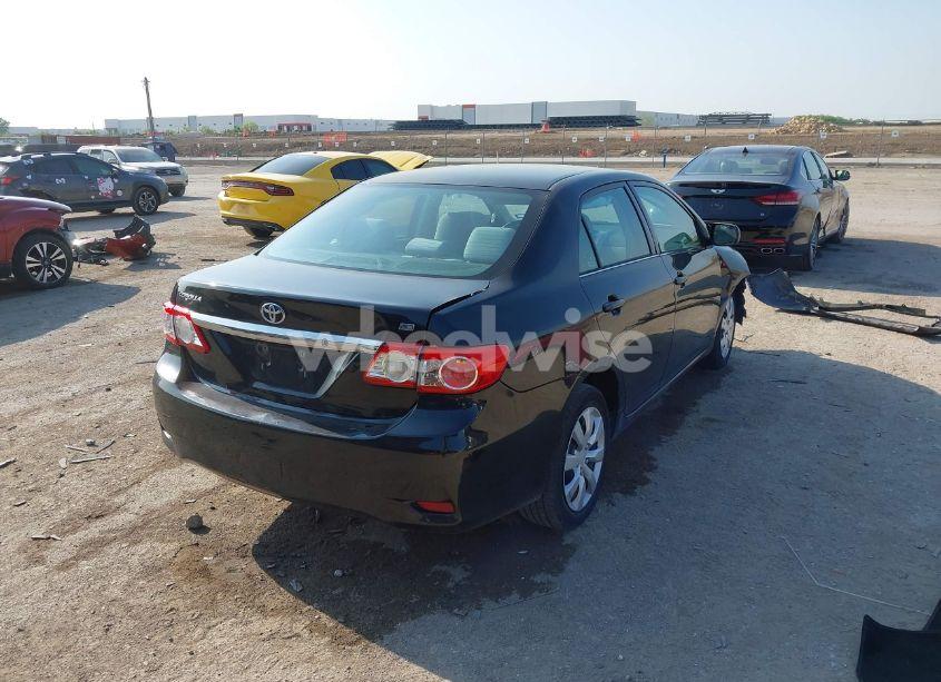 Photo 4 of 2013 Toyota Corolla LE (VIN 5YFBU4EE2DP156285)