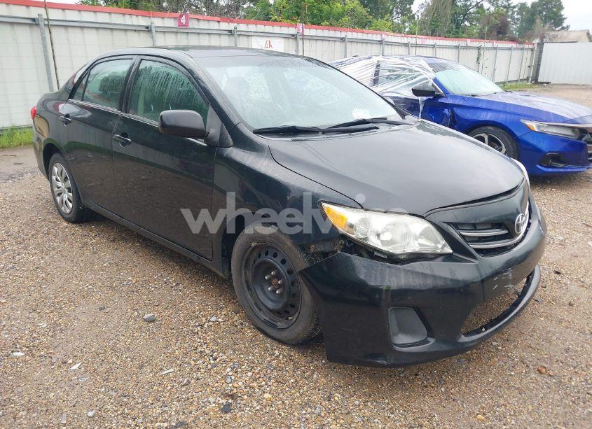 2013 Toyota Corolla LE (VIN 5YFBU4EE2DP156321) main photo