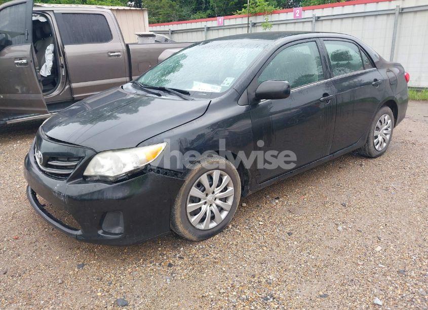 Photo 2 of 2013 Toyota Corolla LE (VIN 5YFBU4EE2DP156321)