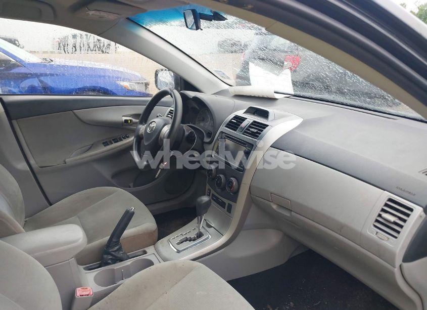 Photo 5 of 2013 Toyota Corolla LE (VIN 5YFBU4EE2DP156321)