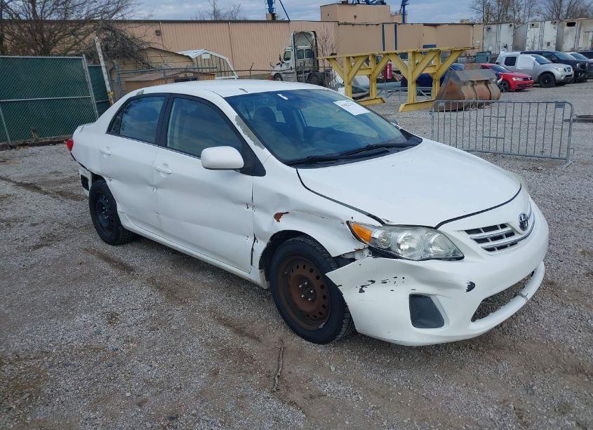 2013 Toyota Corolla LE (VIN 5YFBU4EE2DP160661) main photo