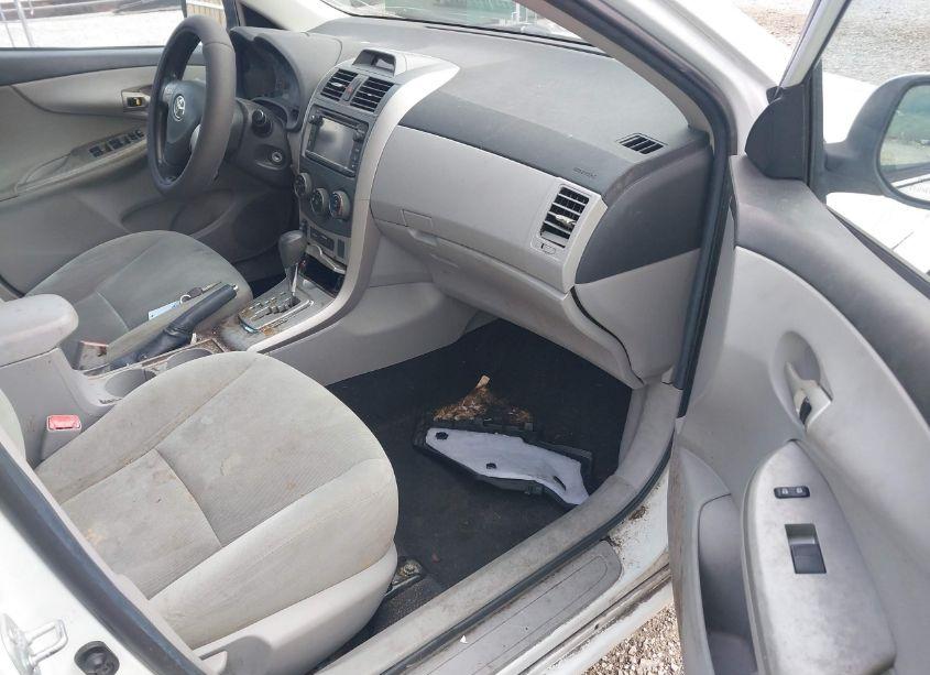 Photo 5 of 2013 Toyota Corolla LE (VIN 5YFBU4EE2DP160661)