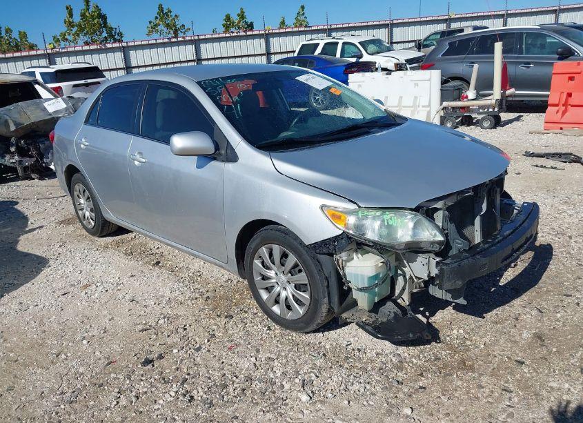 2013 Toyota Corolla LE (VIN 5YFBU4EE2DP162815) main photo