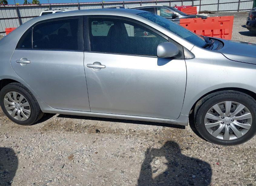Photo 14 of 2013 Toyota Corolla LE (VIN 5YFBU4EE2DP162815)