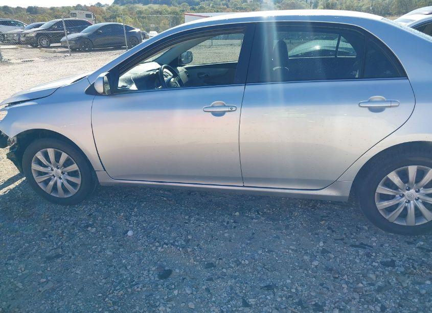 Photo 15 of 2013 Toyota Corolla LE (VIN 5YFBU4EE2DP162815)