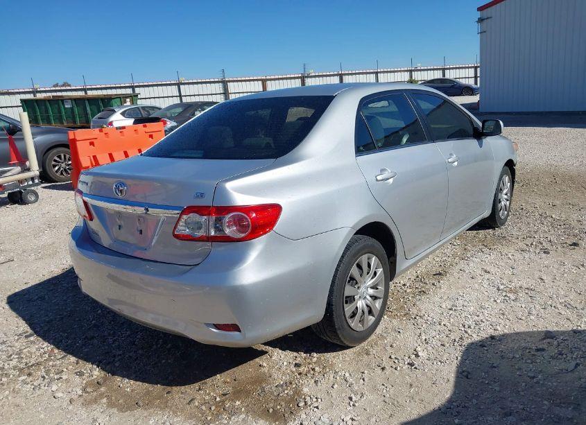 Photo 4 of 2013 Toyota Corolla LE (VIN 5YFBU4EE2DP162815)