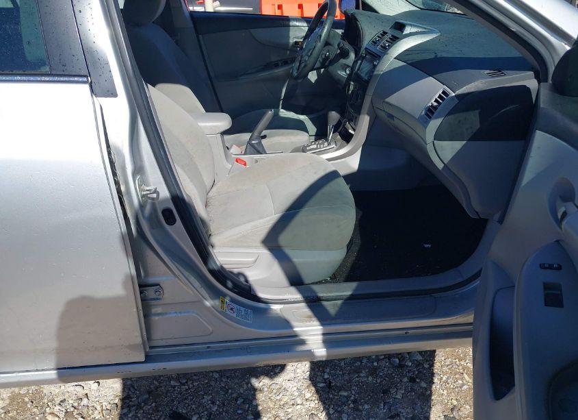 Photo 5 of 2013 Toyota Corolla LE (VIN 5YFBU4EE2DP162815)