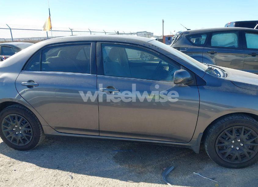 Photo 13 of 2013 Toyota Corolla LE (VIN 5YFBU4EE2DP165150)