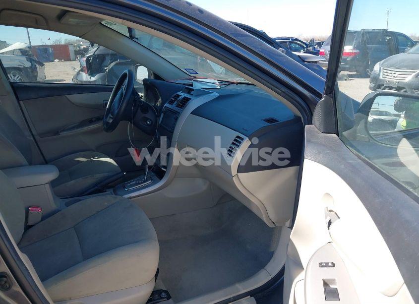 Photo 5 of 2013 Toyota Corolla LE (VIN 5YFBU4EE2DP165150)