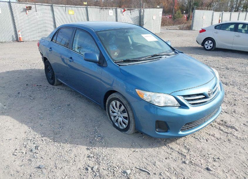 2013 Toyota Corolla LE (VIN 5YFBU4EE2DP165553) main photo