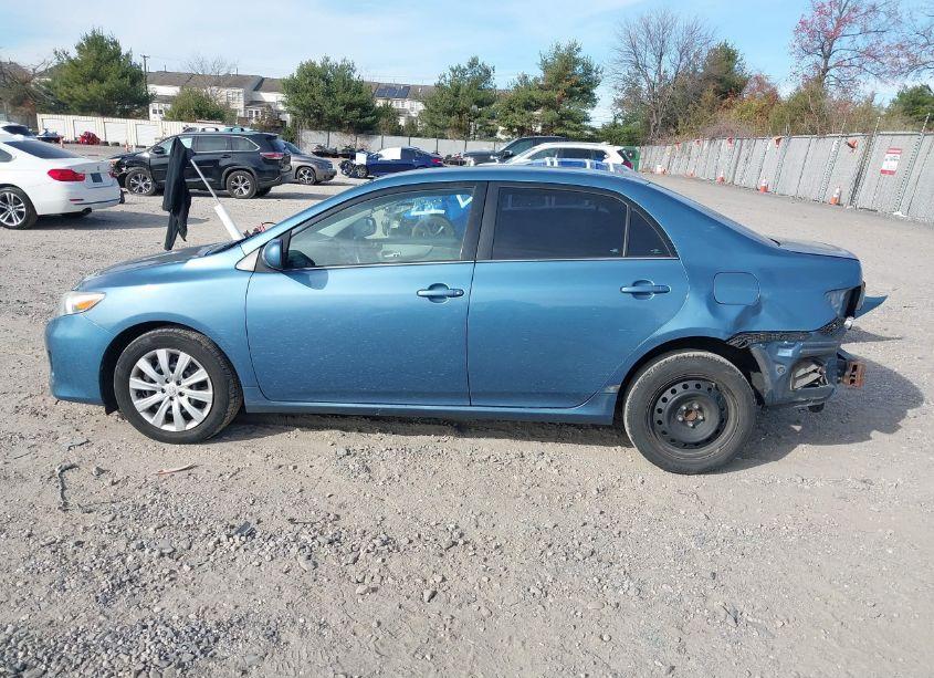 Photo 14 of 2013 Toyota Corolla LE (VIN 5YFBU4EE2DP165553)