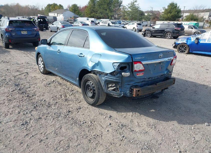 Photo 3 of 2013 Toyota Corolla LE (VIN 5YFBU4EE2DP165553)