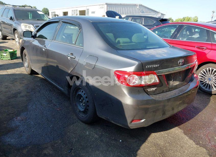 Photo 3 of 2013 Toyota Corolla LE (VIN 5YFBU4EE2DP169733)