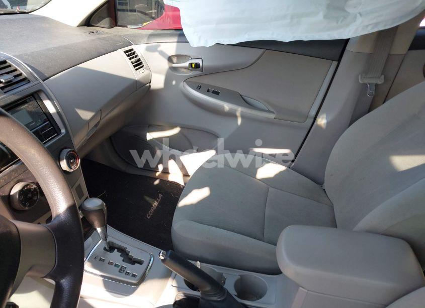 Photo 5 of 2013 Toyota Corolla LE (VIN 5YFBU4EE2DP169733)