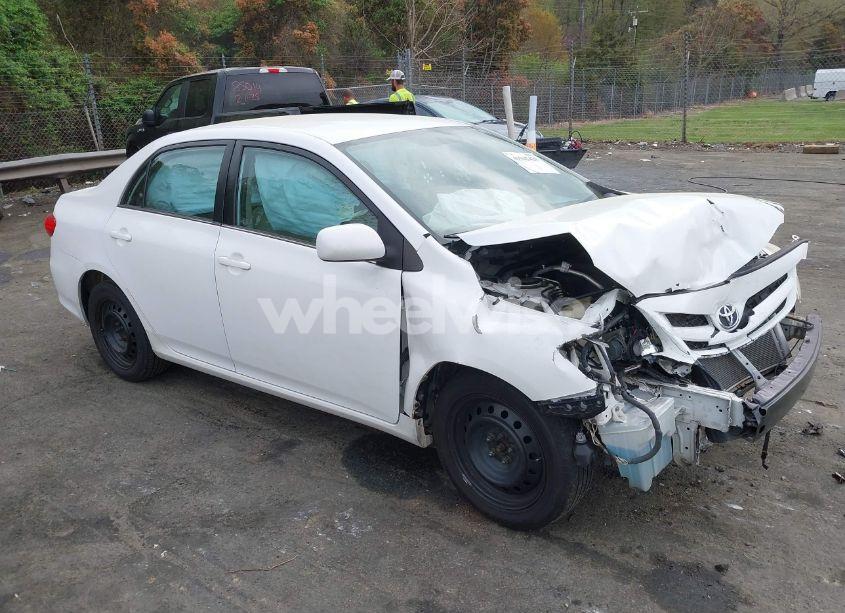 2013 Toyota Corolla LE (VIN 5YFBU4EE2DP179274) main photo