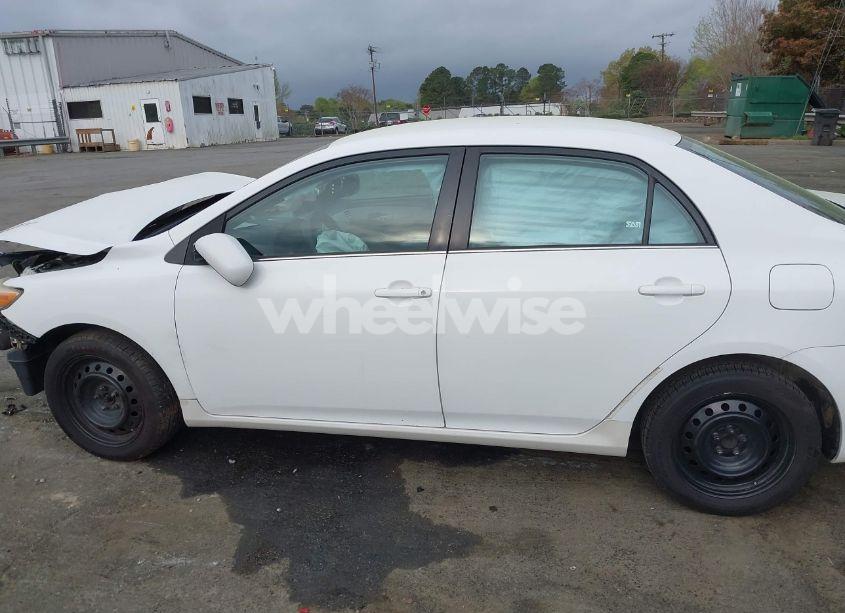 Photo 15 of 2013 Toyota Corolla LE (VIN 5YFBU4EE2DP179274)