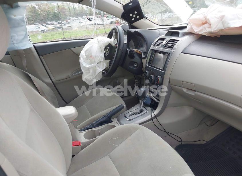 Photo 5 of 2013 Toyota Corolla LE (VIN 5YFBU4EE2DP179274)