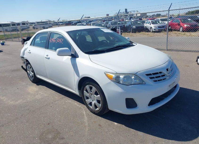 2013 Toyota Corolla LE (VIN 5YFBU4EE2DP218302) main photo