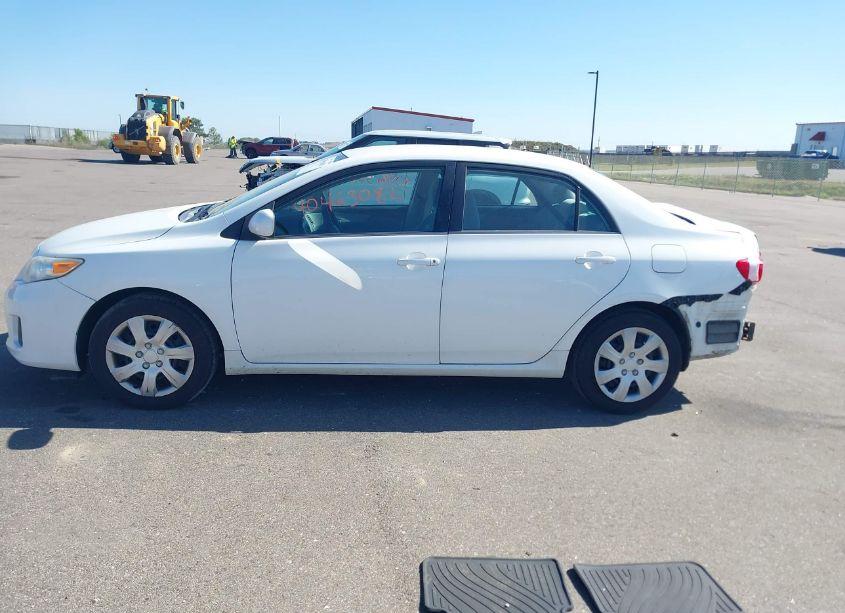 Photo 15 of 2013 Toyota Corolla LE (VIN 5YFBU4EE2DP218302)